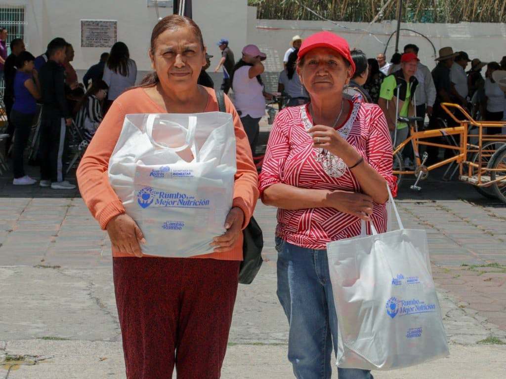 Acerca Lupita Cuautle apoyos alimentarios a más de 3 mil familias de San Andrés Cholula