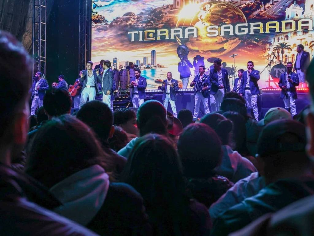 Banda Tierra Sagrada pone a bailar a San Pedro Cholula en la Gran Feria Milenaria