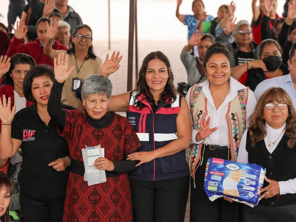Entregan medicamentos, pañales y bolsas de colostomía en San Andrés Cholula