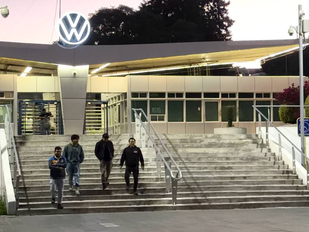 Volkswagen Puebla dejará en baja temporal a 611 trabajadores; serán recontratados en 2027
