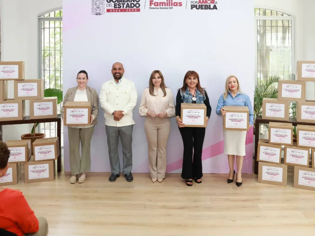 Ceci Arellano encabezó la entrega de apoyos alimentarios destinadas a 17 casas alimentarias, que beneficiarán a 3 mil 152 personas.